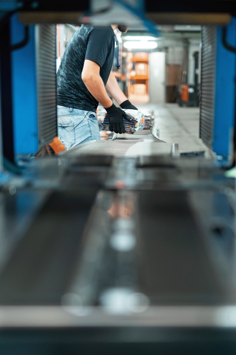 Ein Bild eines Gabelstaplers im Lager, fotografiert während eines Industrial-Fotoshootings für den Haus und Markt Verlag in Nüdlingen. Hochauflösende Fotografie von JNPhotografics.
