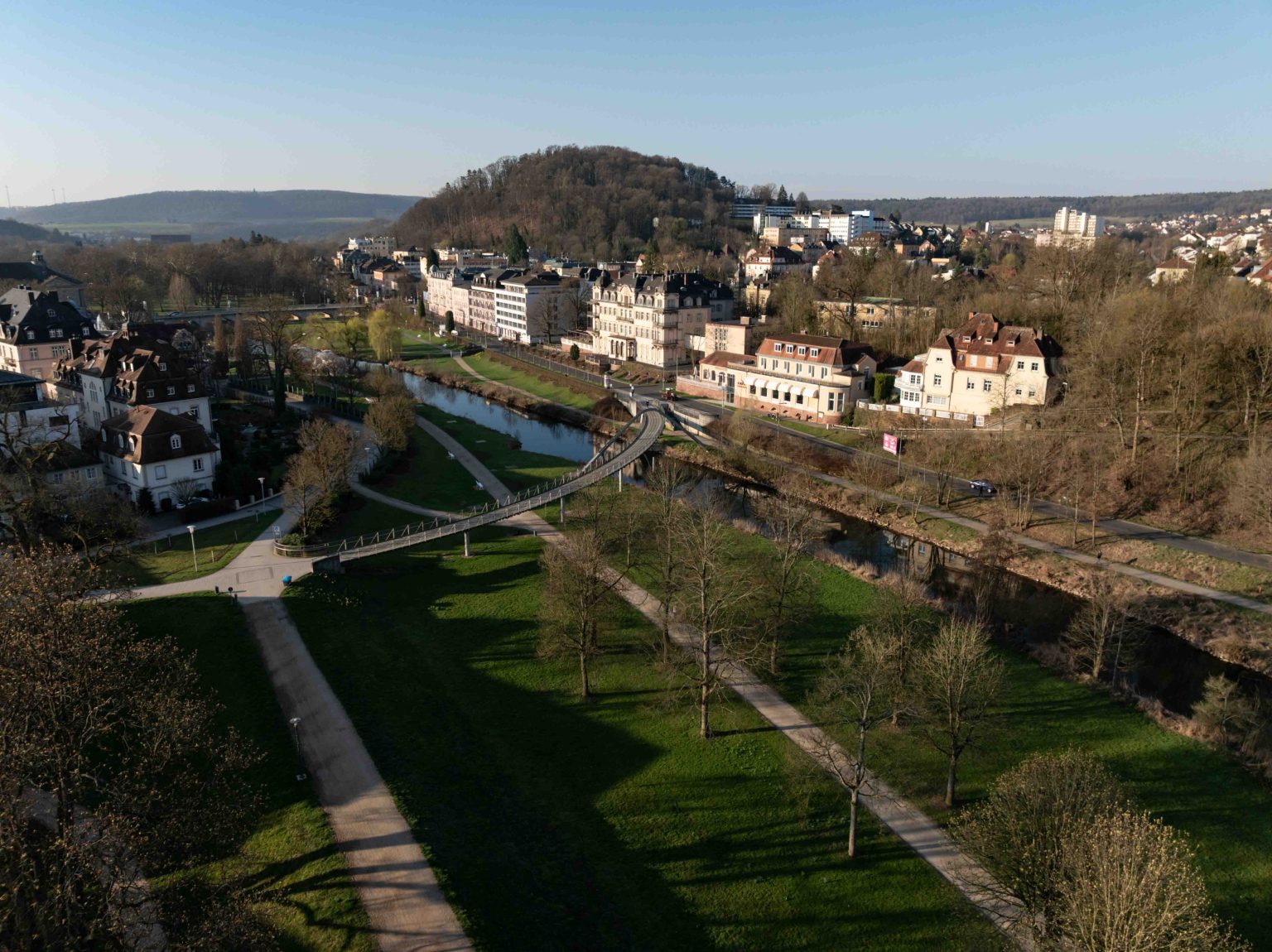 Drohnenfotografie Schweizerhaus Bad Kissingen – Luftaufnahme aus der Ferne für Imagekampagne