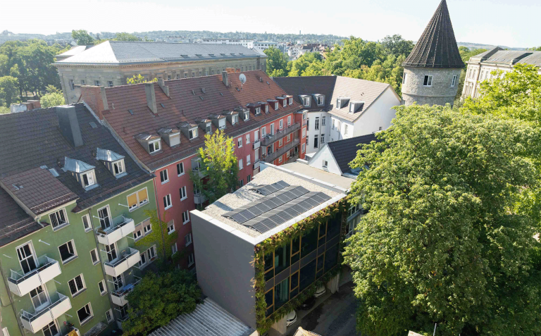 Außenbegrünung mit Mobilane in Würzburg – professionelle Architekturfotografie einer nachhaltigen Fassaden- und Gebäudebegrünung.